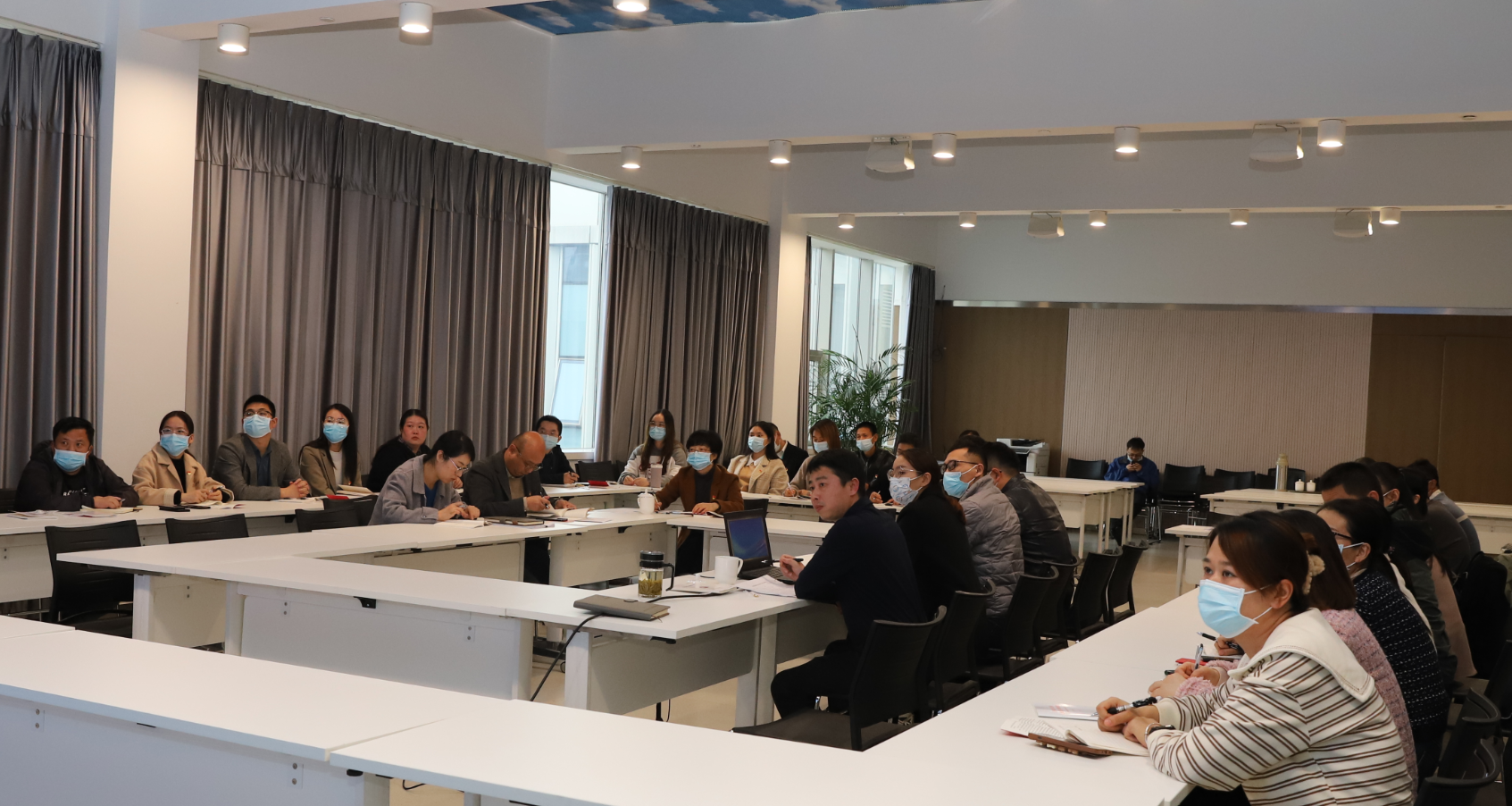 国资集团机关党支部多措并举学习宣传贯彻党的二十大精神