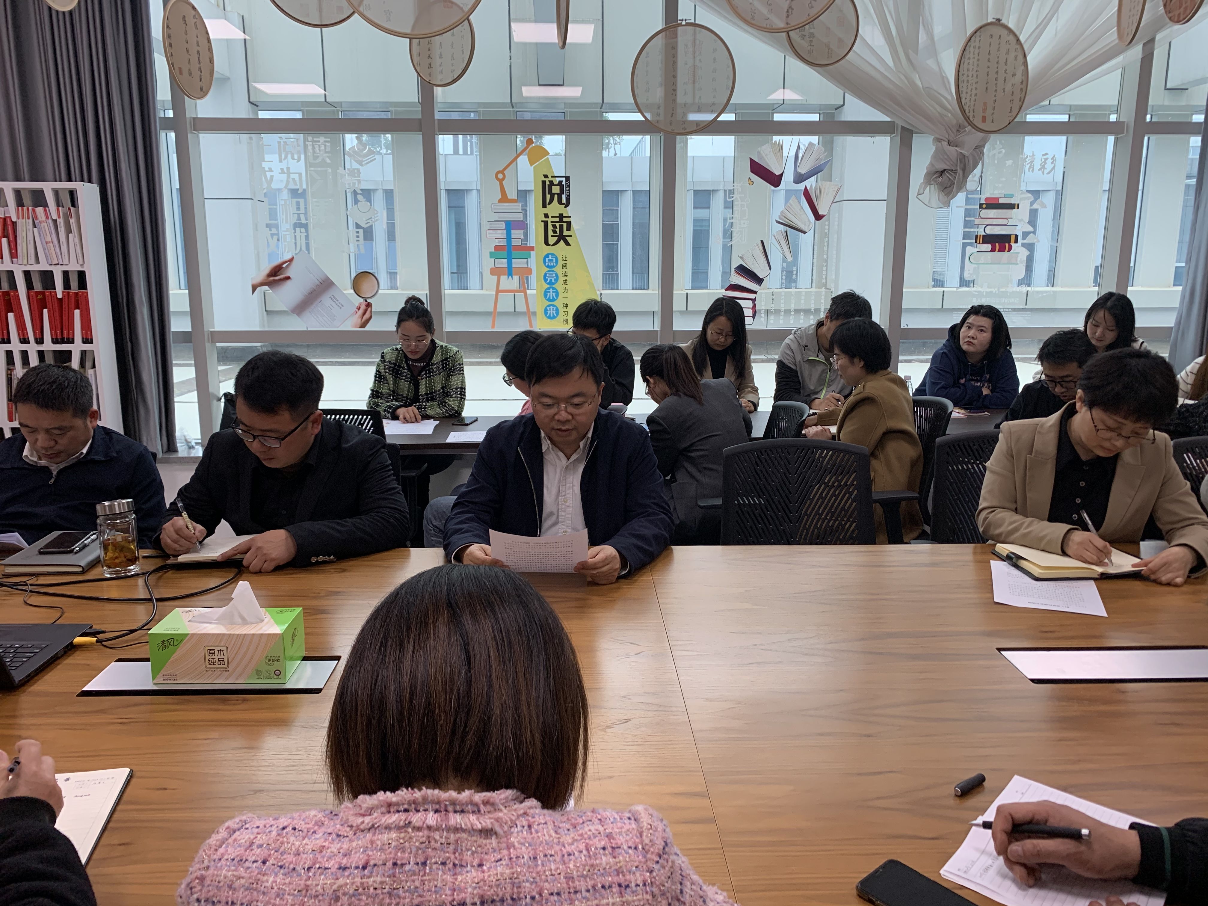 赠清廉书籍  扬清风正气--国资集团纪委开展赠清廉书籍活动