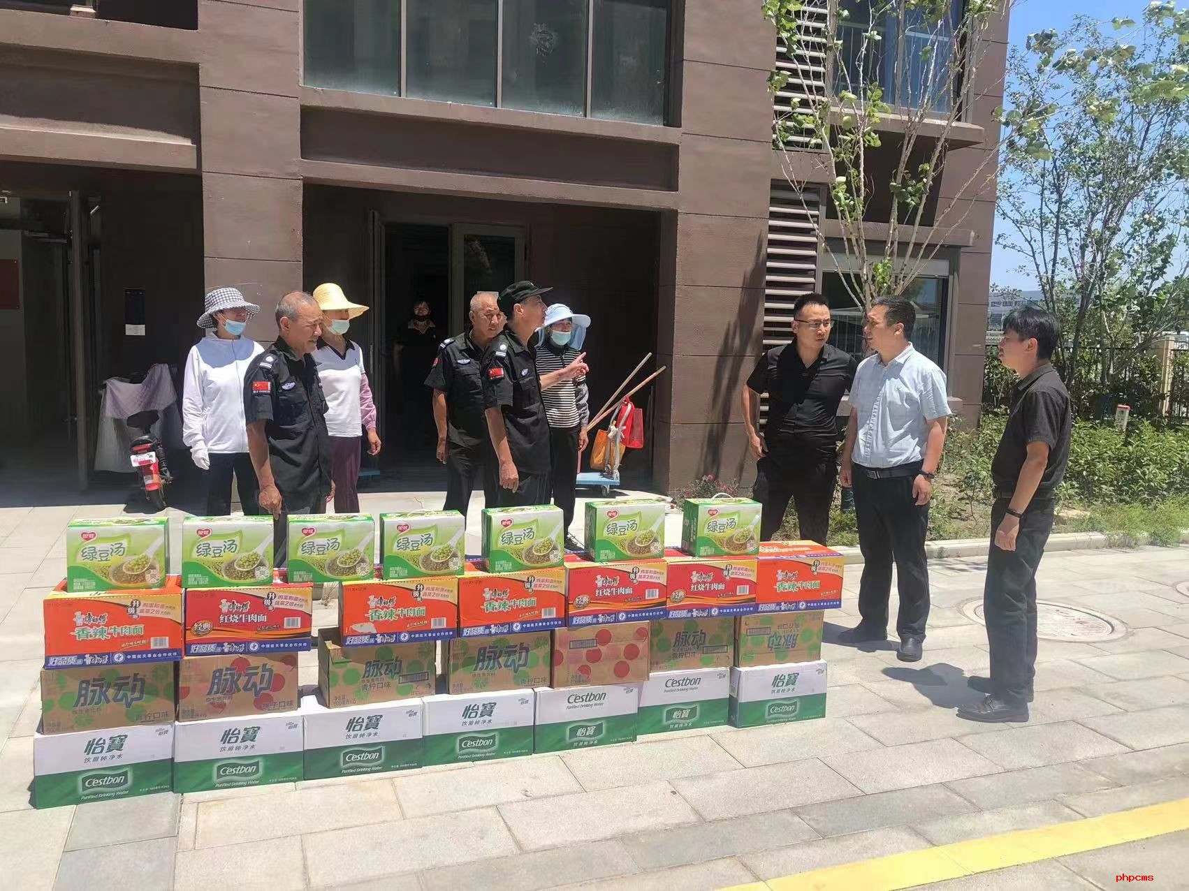 炎炎夏日送清凉 情系一线暖人心